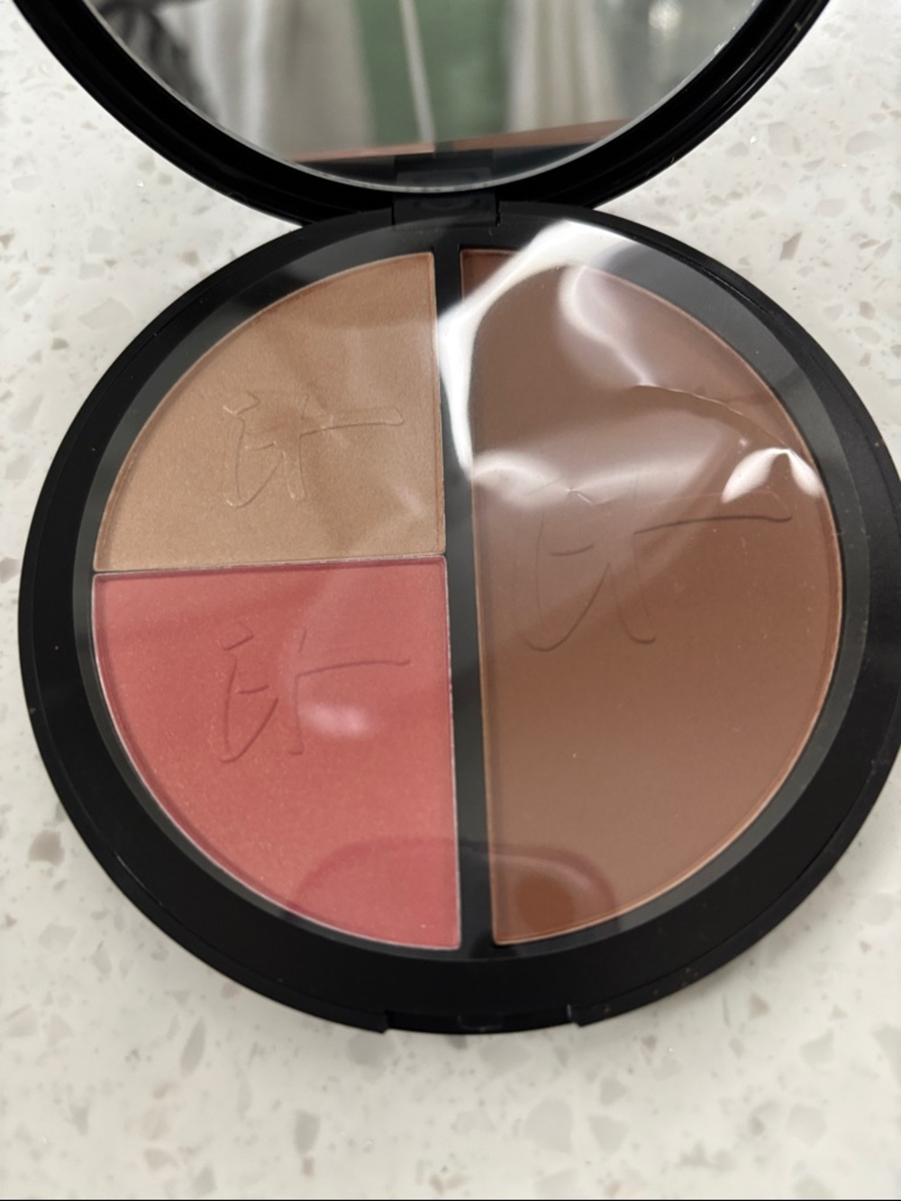 it cosmetics Live, Love, Laugh, Vitality Face Disc